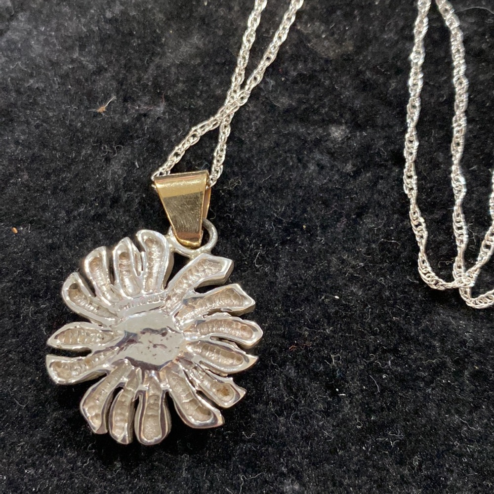 Sterling Silver sunflower pendant with 18” sterling silver chain - Picture 4 of 5